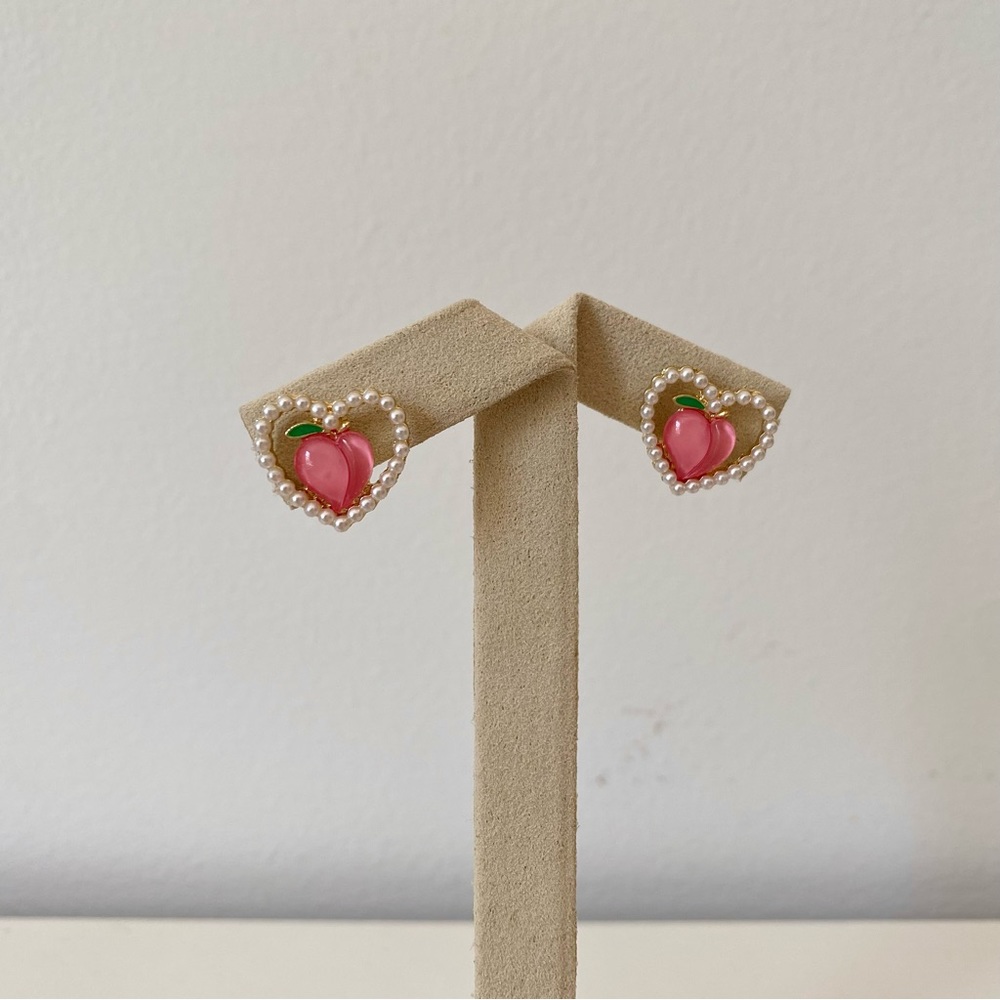 3/$20 Georgia Peach Pearl Framed Heart Earrings Studs - Picture 3 of 6